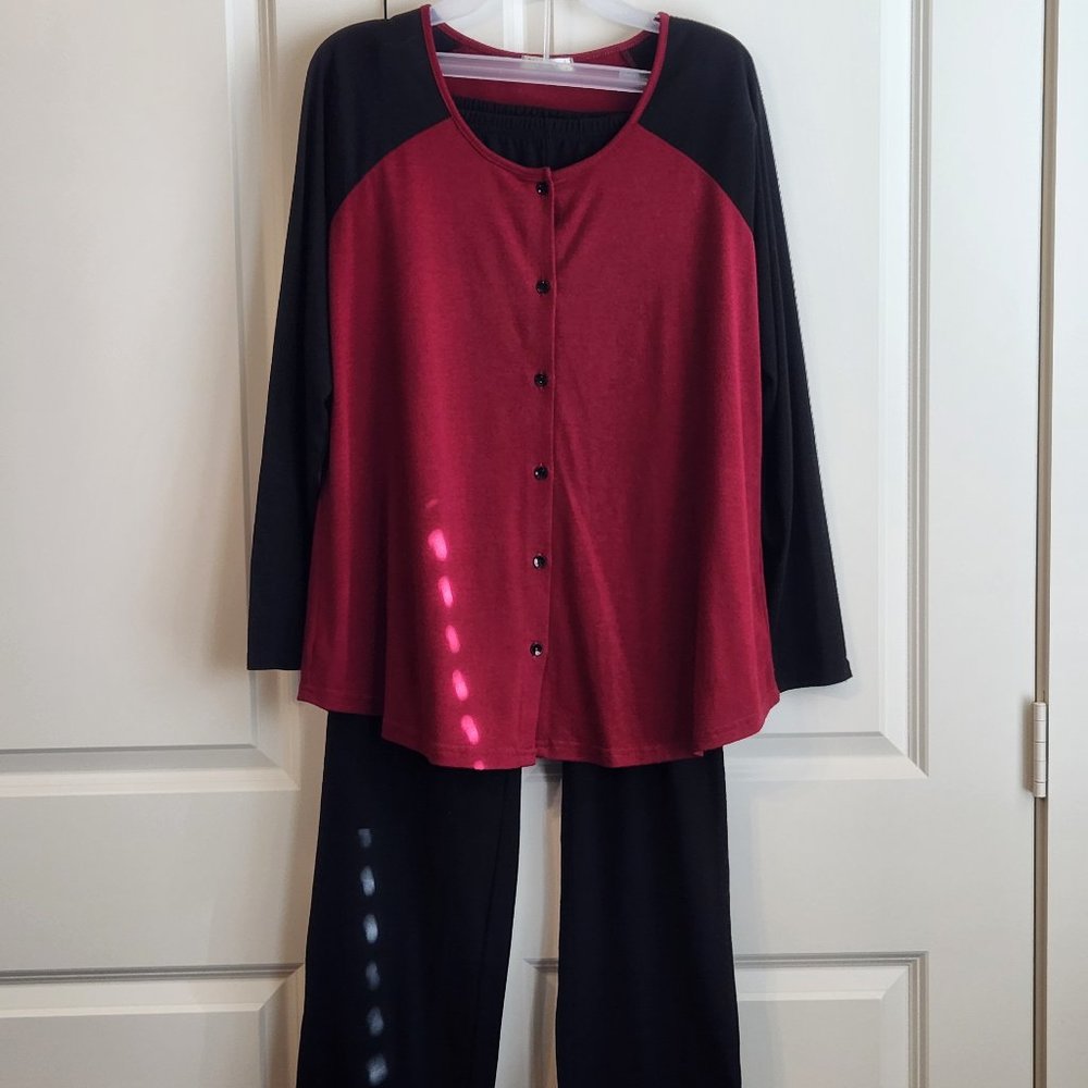 Ekouaer pjs,  long sleeve button front shirt & elastic waist long pants,  size M